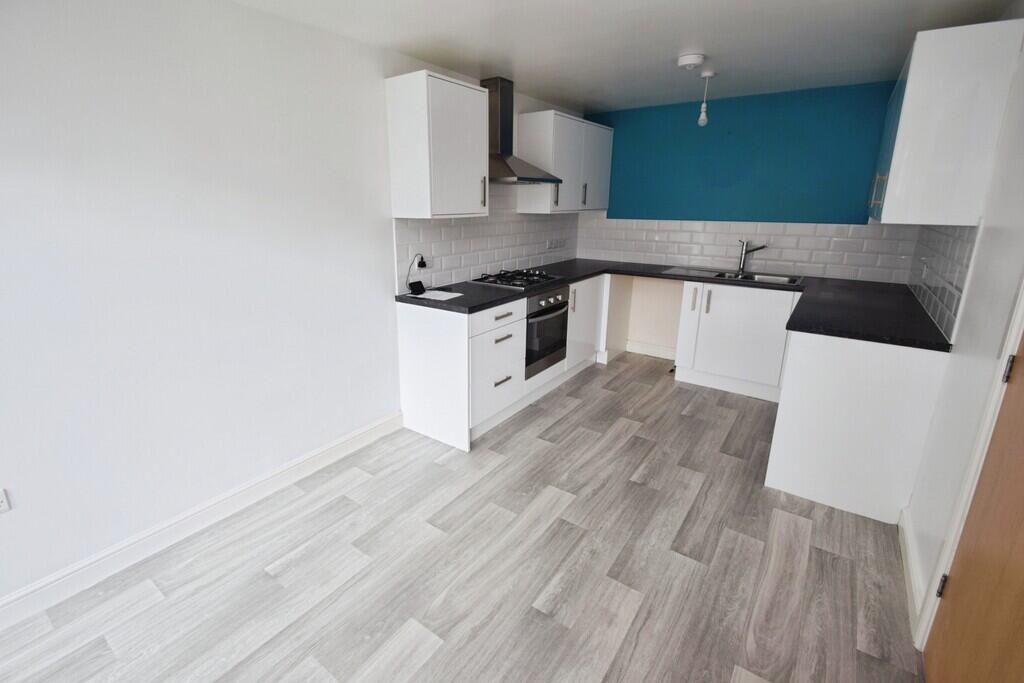 Red Holt Avenue, Ingrow photo 2