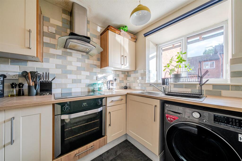 5 Knowsley Drive, Bicton Heath, Shrewsbury, Shropshire, SY3 5DH photo 4