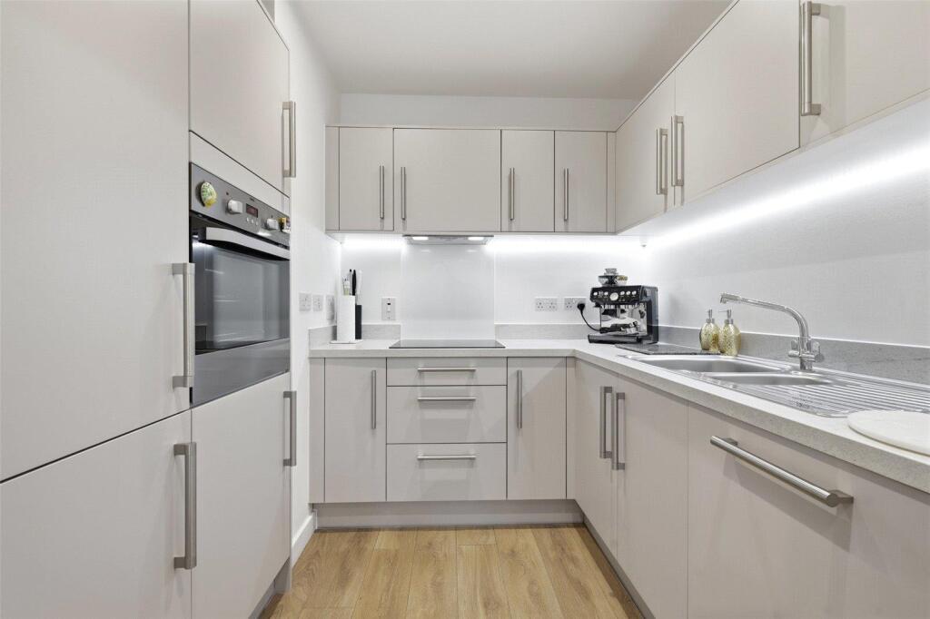 Apartment in London - More
