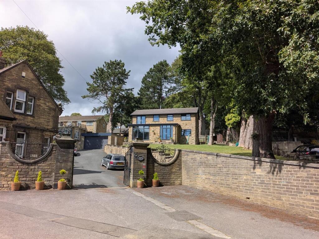 Main image of property: 12a, Chellow Lane Bradford, BD9 6AS