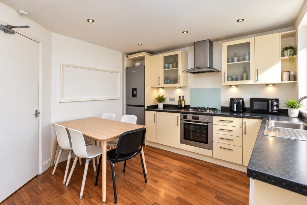 4 bedroom terraced house for rent