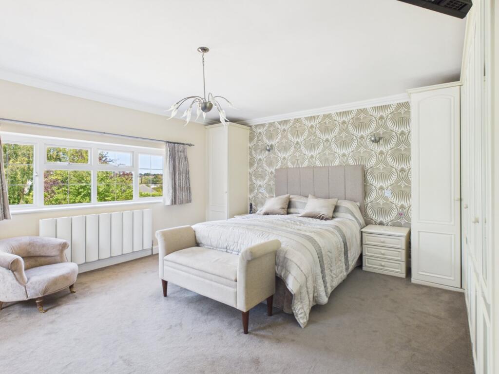 House in Slough, Chalfont St Peter - View 4