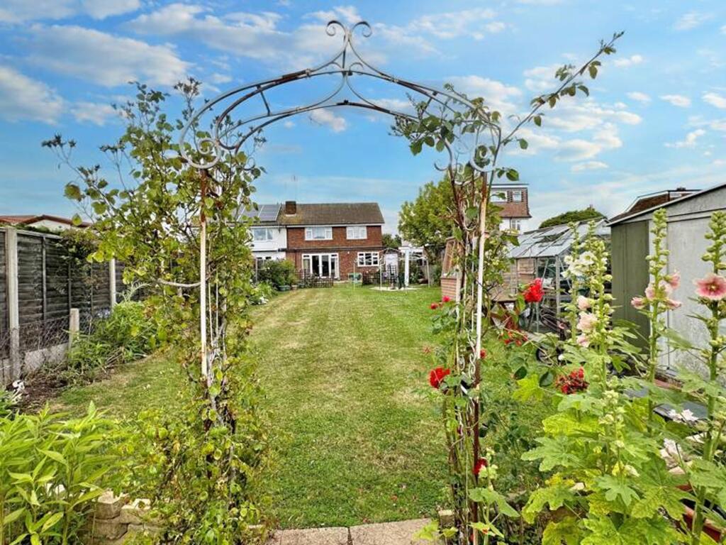 House in Basildon, Great Burstead and South Green - View 2