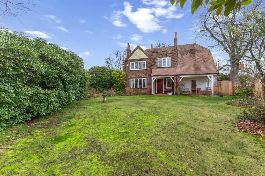 Seddon Road: Edwardian character in Hale village