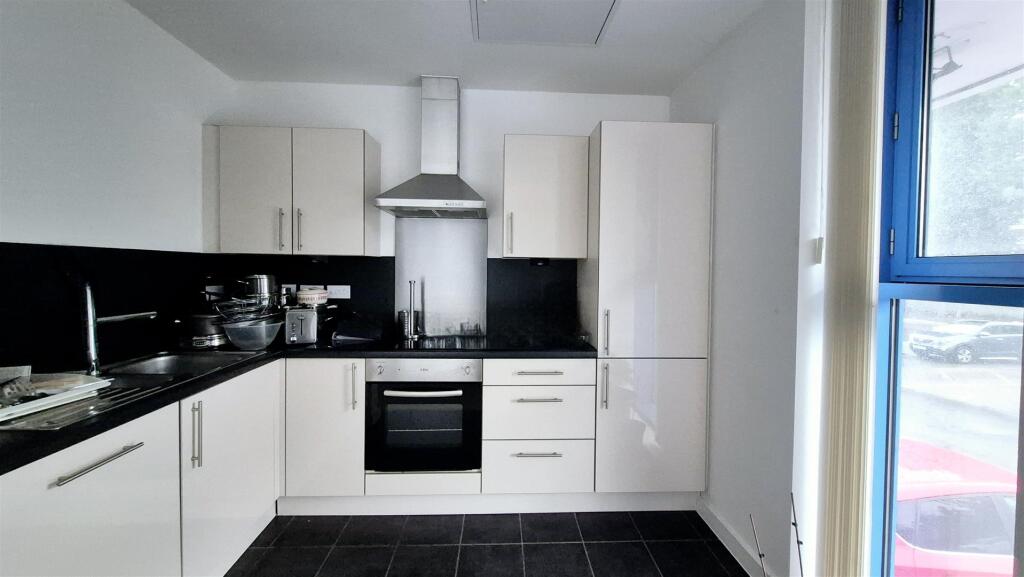 Apartment in Milton Keynes - View 2