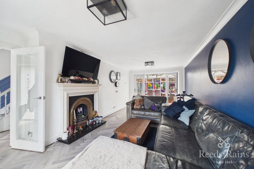 Rother Avenue, Brimington, Chesterfield, Derbyshire, S43 photo 4