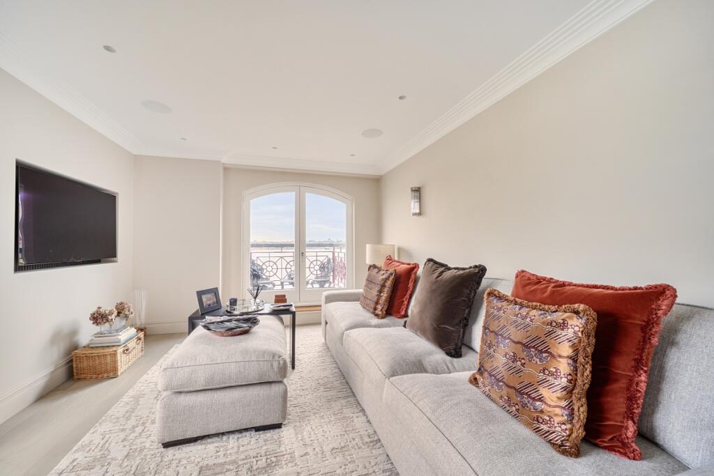 Main image of property: Trafalgar Court, Wapping, E1W