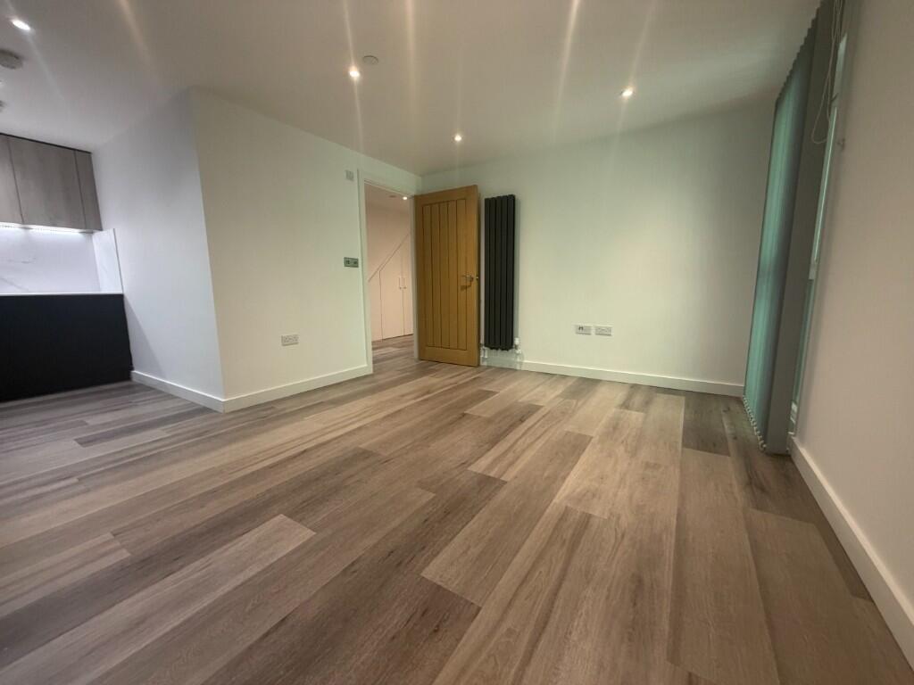Apartment in Guildford - View 4