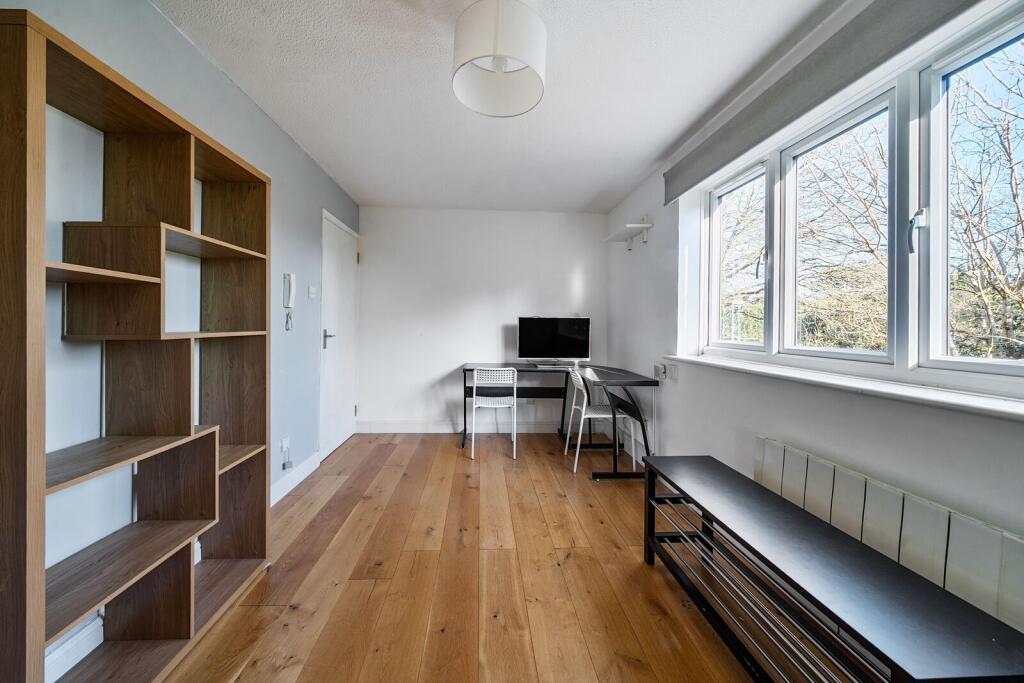 Apartment in London, Hanwell - View 4
