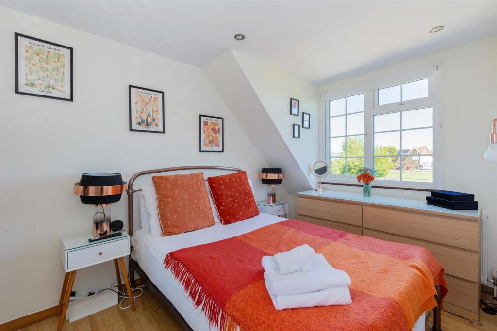 House in Eton Wick, New Town, Windsor and Maidenhead - More
