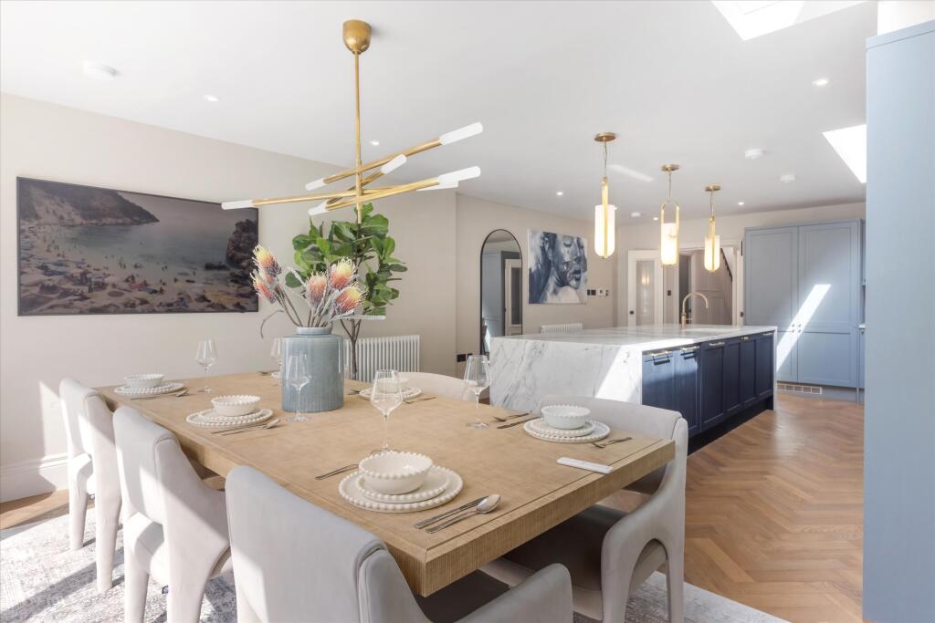 House in London, Shepherd's Bush - More