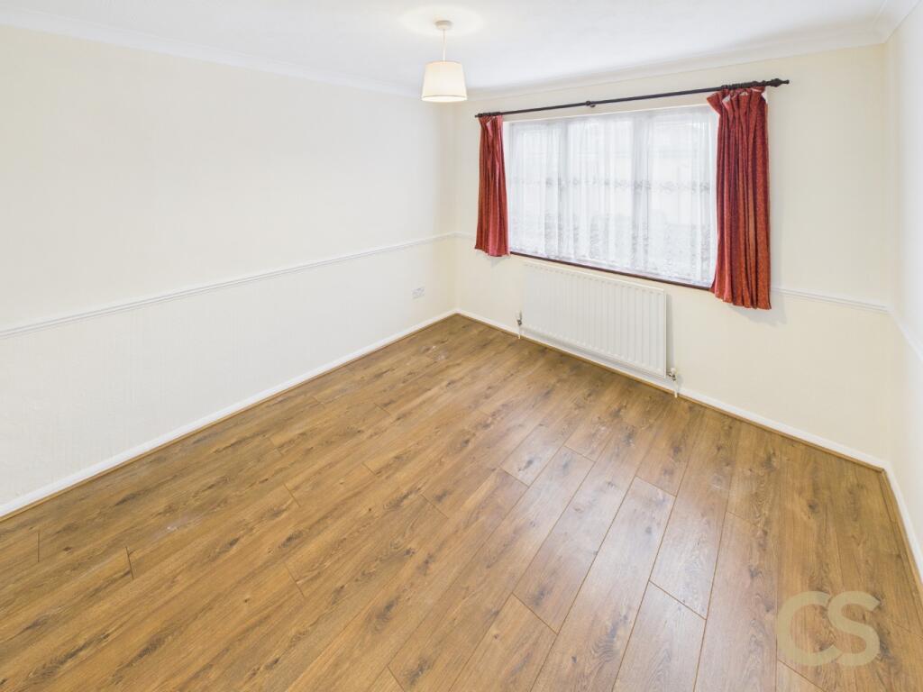 House in Broxbourne, Waltham Cross - View 5