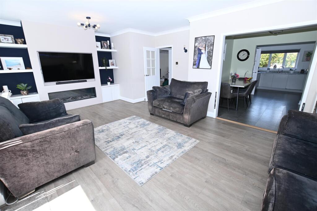 Primrose Close, Canvey Island photo 2