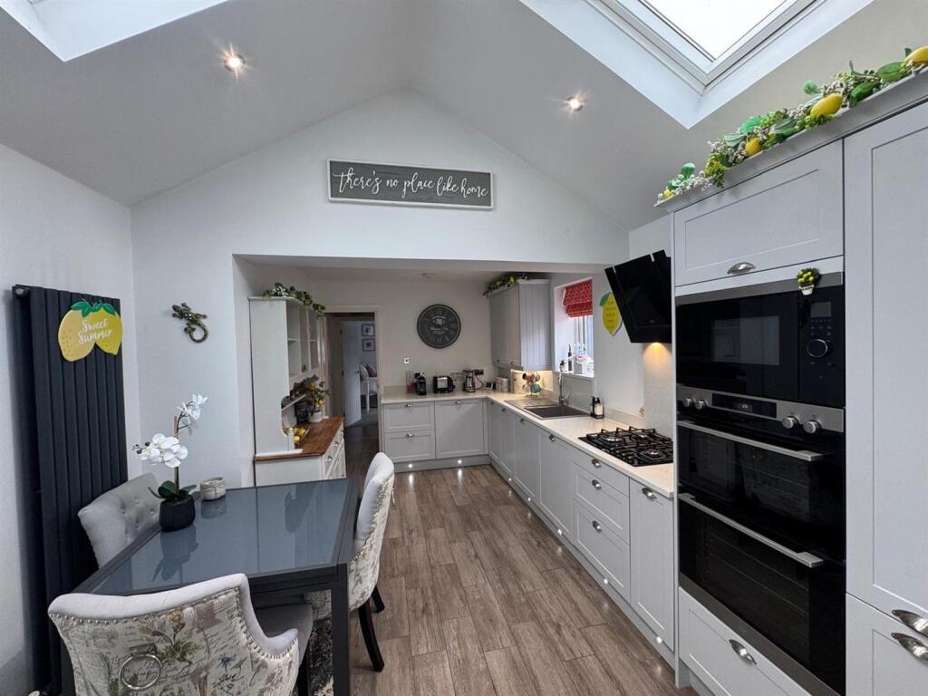 House in Leeds, Robin Hood - View 5