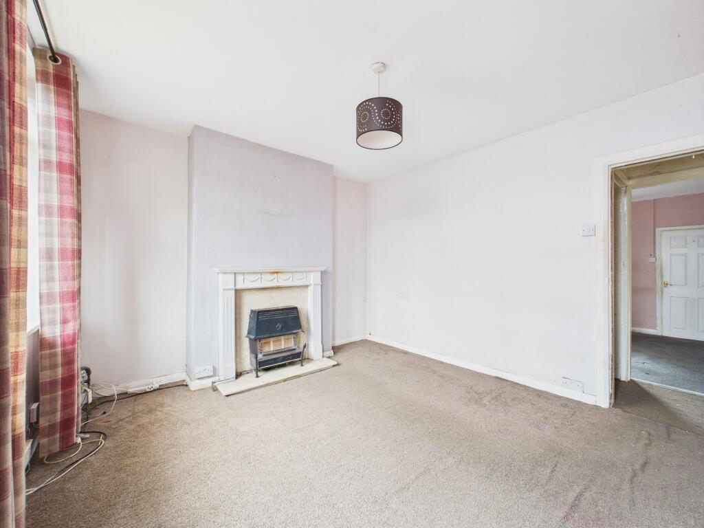 House in Sutton-in-Ashfield, Eastfield Side, Dalestorth - View 3