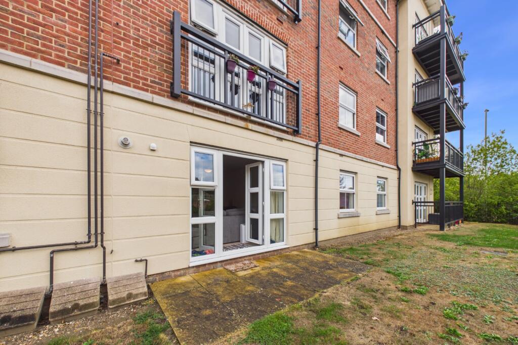 Apartment in Rushmoor, Hampshire - View 3