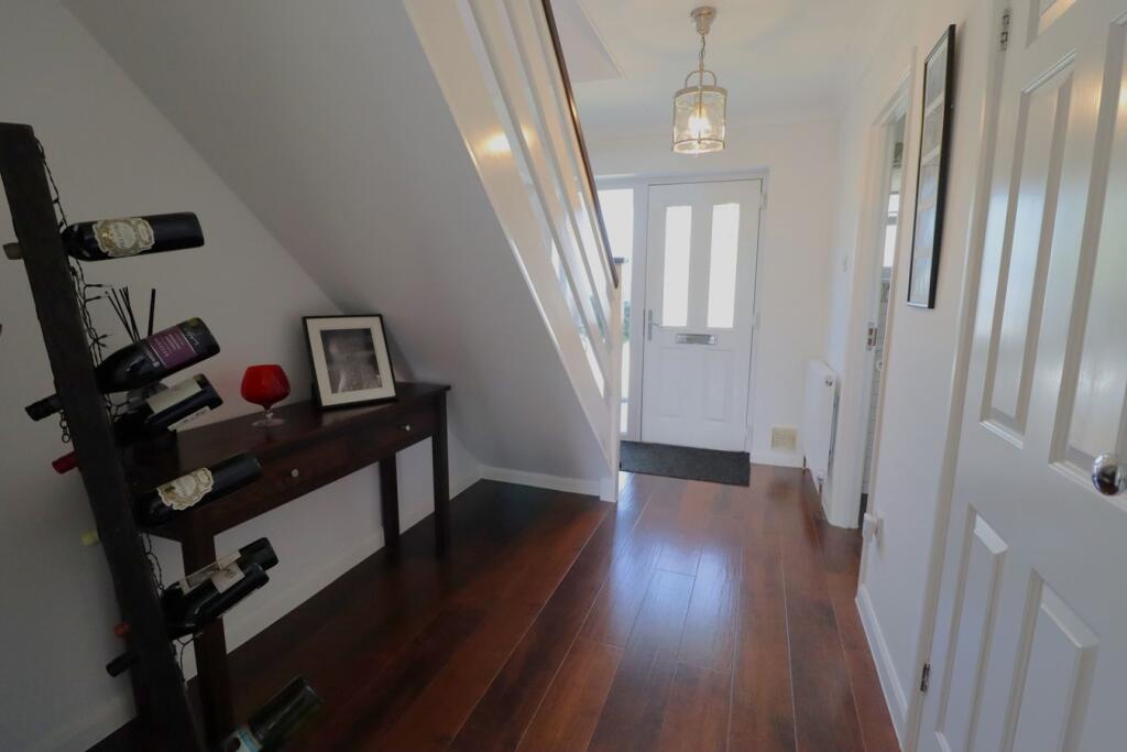 House in Basildon, Wickford - More