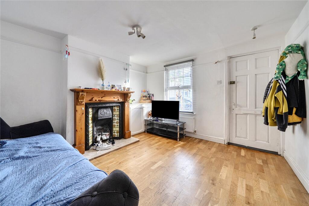 Gloucester Terrace, Crown Lane, Southgate, London, N14 photo 2