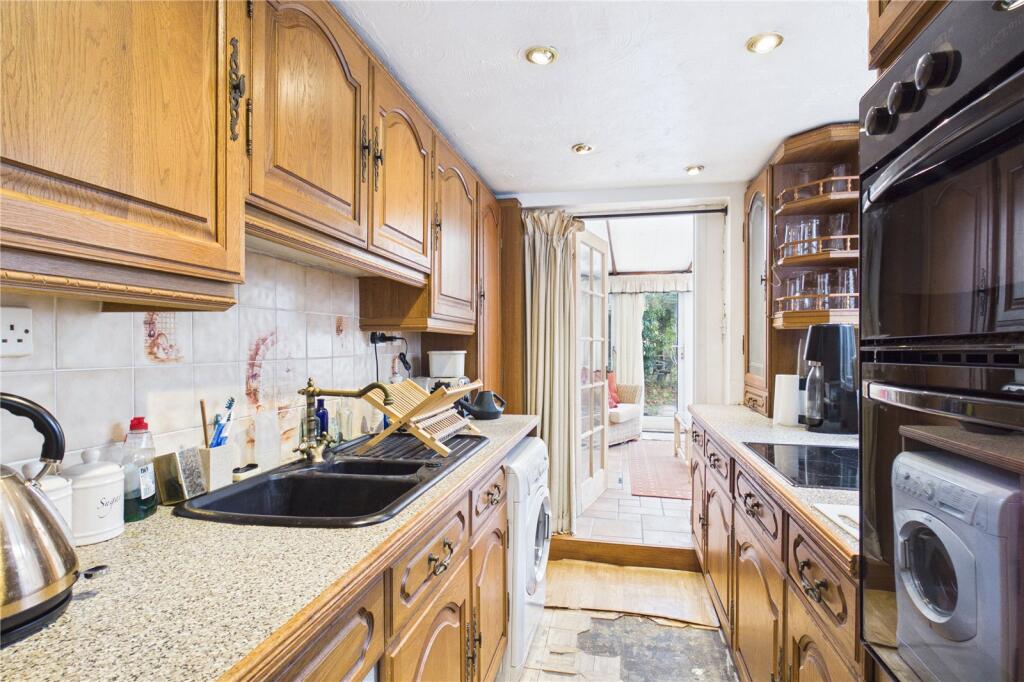 Burghfield, Reading, Berkshire, RG30 photo 4