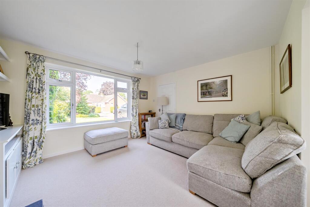 5 Ash Grove, Pontesbury, Shrewsbury, SY5 0RQ photo 3