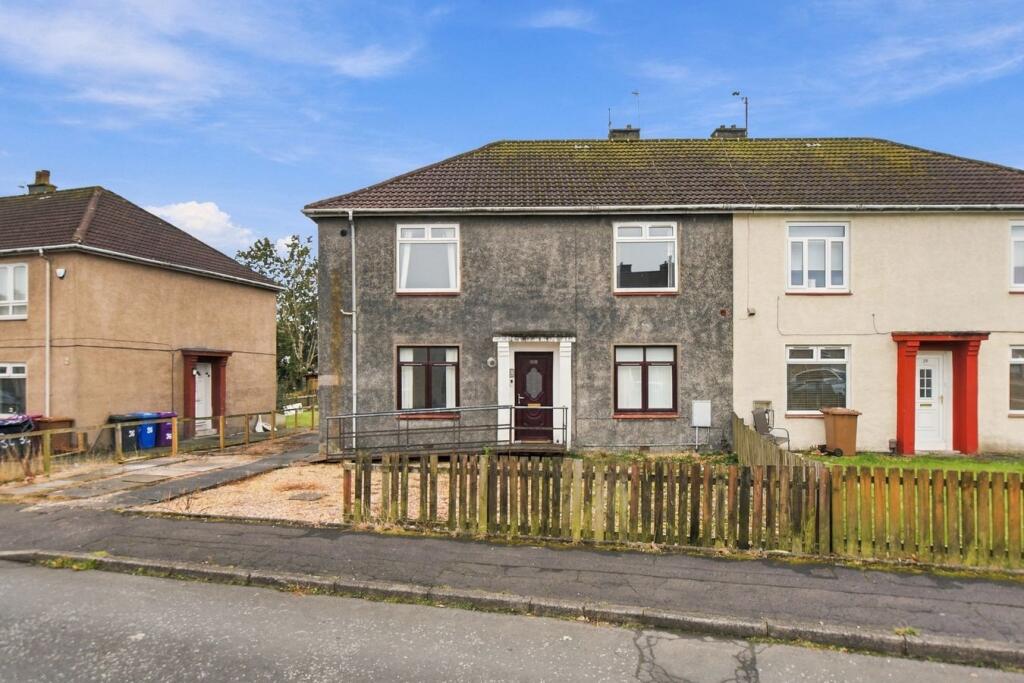 2-bed flat on Burns Crescent, Girdle Toll, Irvine, KA11, £55,000