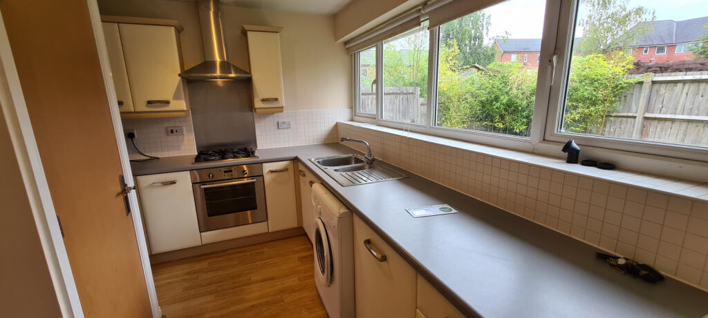 3 bedroom semi-detached house for rent