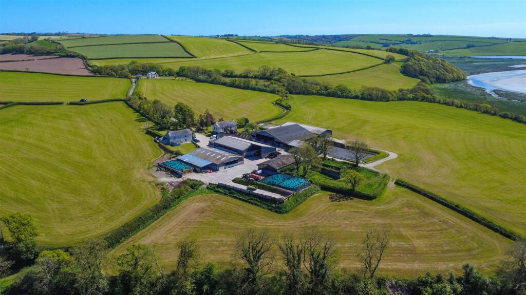 Main image of property: Llandeilo Abercowin, Carmarthen, SA33 5HY