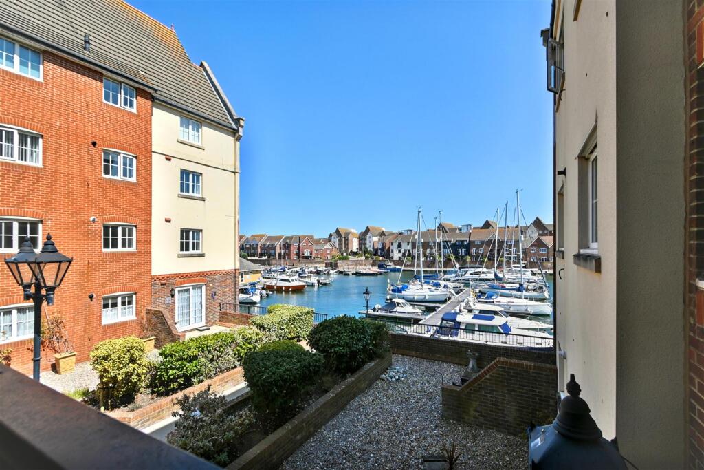 Apartment in Eastbourne, East Sussex - View 3