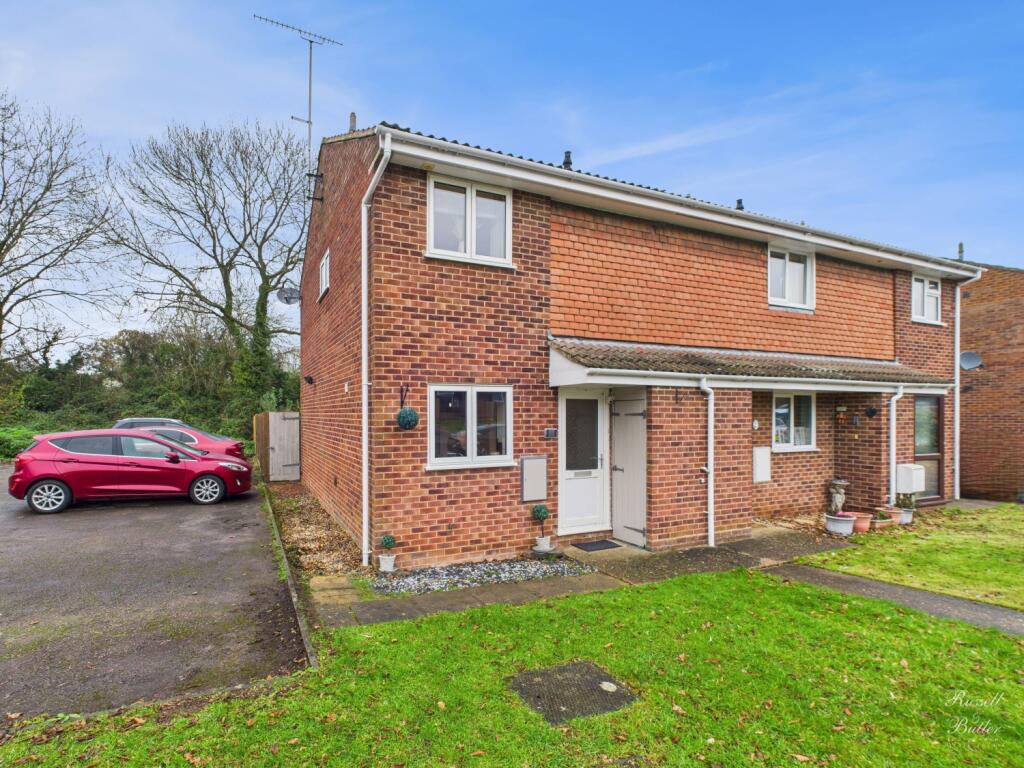3-bed terraced on Meadway, Buckingham, MK18 1BL, £284,950