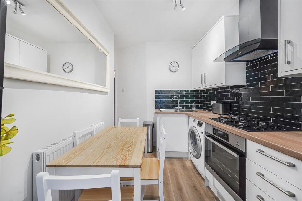 Station Road, North Chingford E4 - View 5
