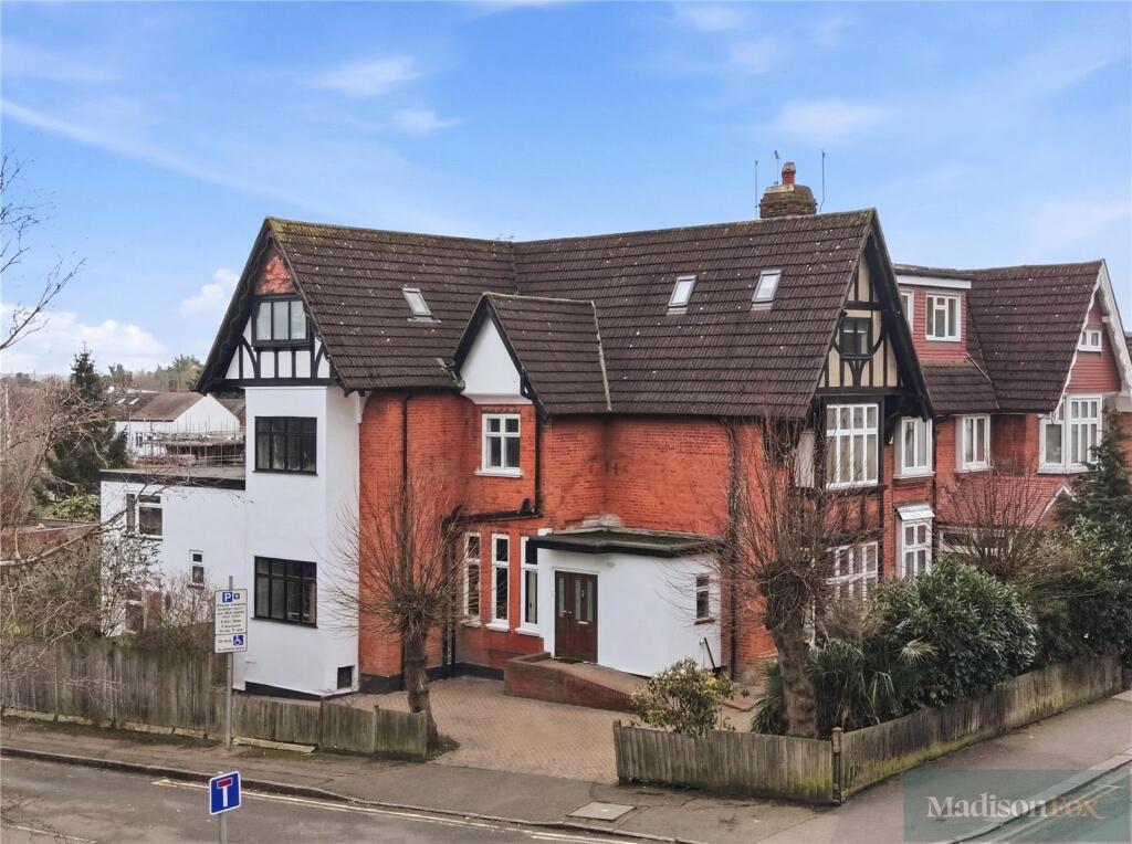 Main image of property: High Road, Loughton, Essex, IG10