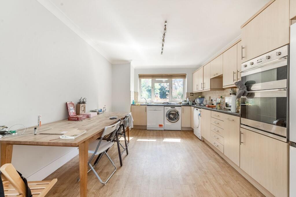 Apartment in London, Cremourne Estate, Brompton - View 3