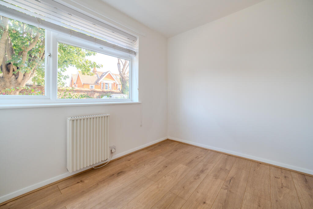 Apartment in Eastbourne, East Sussex - View 5