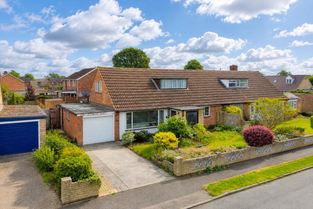Main image of property: Oak Tree Close, St. Ives, Cambridgeshire, PE27