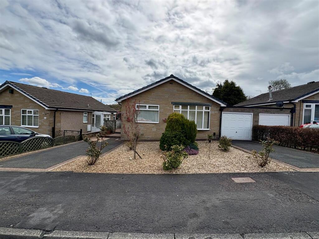 Main image of property: Oakleigh Avenue, Clayton, Bradford