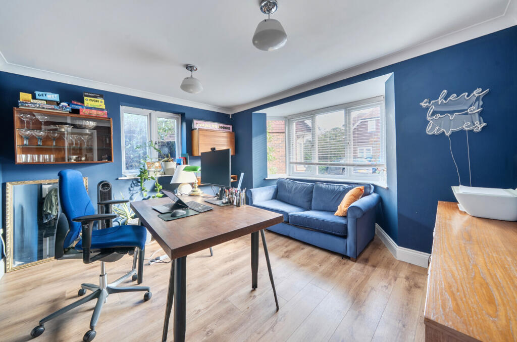 House in Kingston upon Thames - More