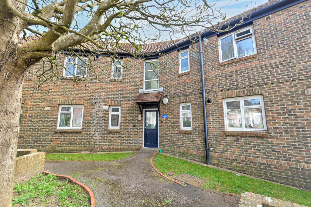 Main image of property: Flat 3 Cavendish House, Collingwood Close, Peacehaven, East Sussex, BN10 8BE
