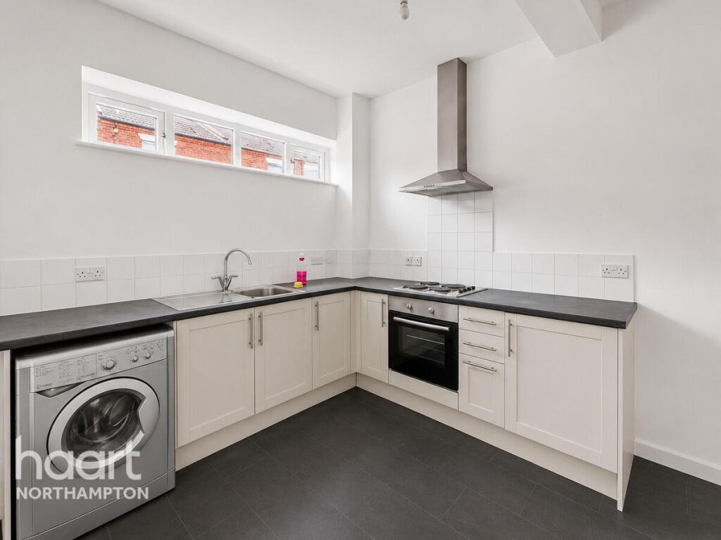 Apartment in Northampton, West Northamptonshire - View 4