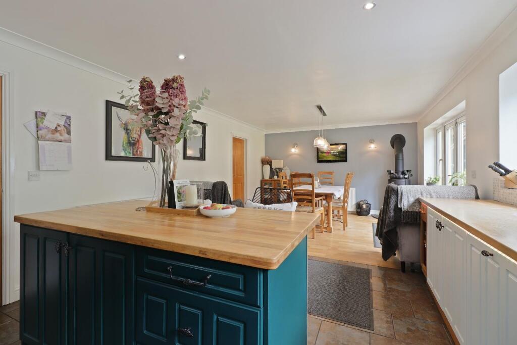 House in Sheffield, The Green, Penistone - View 5