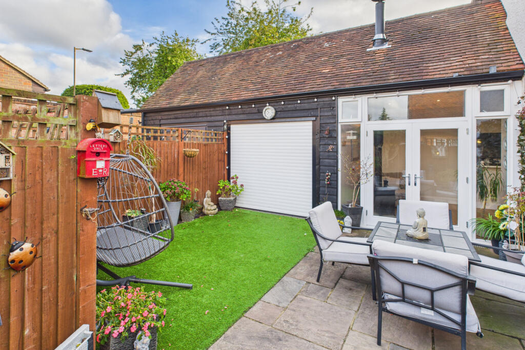 Chipperfield Road, Bovingdon, HP3 photo 3