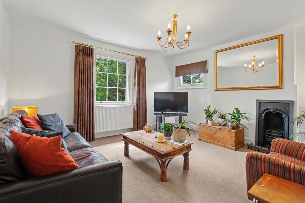 Apartment in Kingston upon Thames - View 2