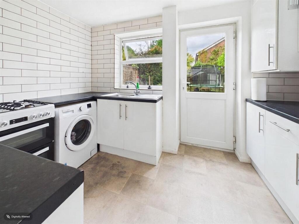 House in Crawley, Furnace Green - View 3