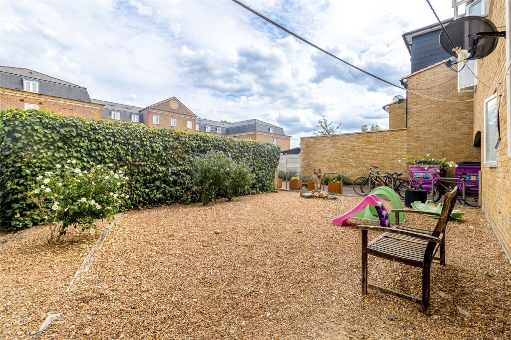 Apartment in London - More