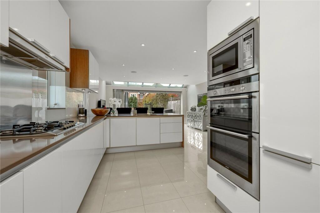 House in Elmbridge, Esher Place, Esher - View 5