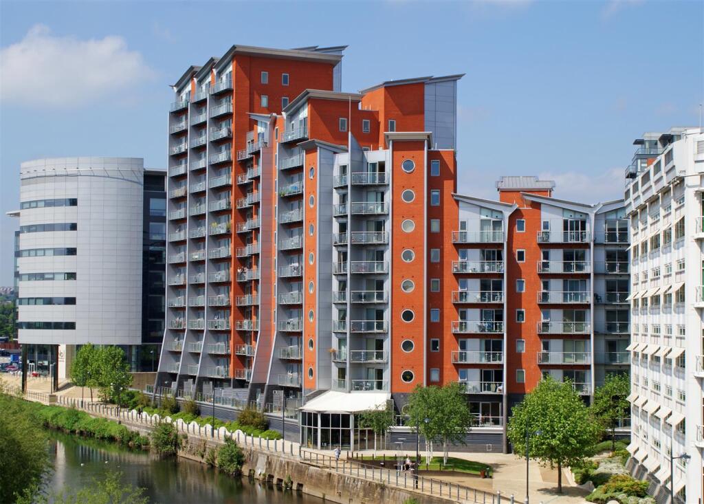 Main image of property: Whitehall Quay, Whitehall Road, Leeds, LS1 4BU