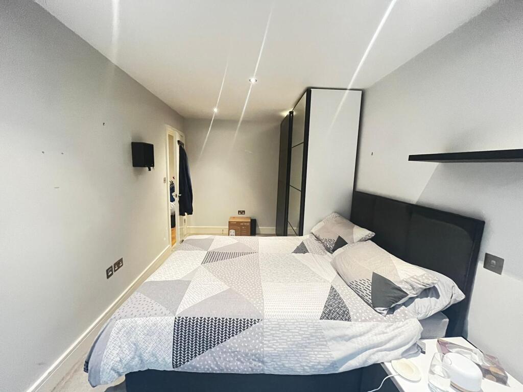 Main image of property: 15-16 London Street, Town Centre, Basingstoke, RG21
