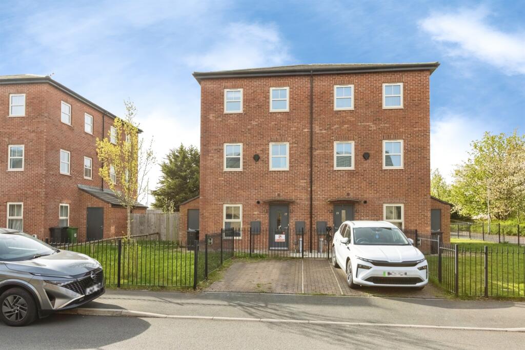 2-bed house on Cardwell Road, Leeds, £180,000