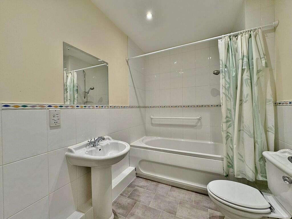 Lesser Horseshoe Close, Knowle photo 4