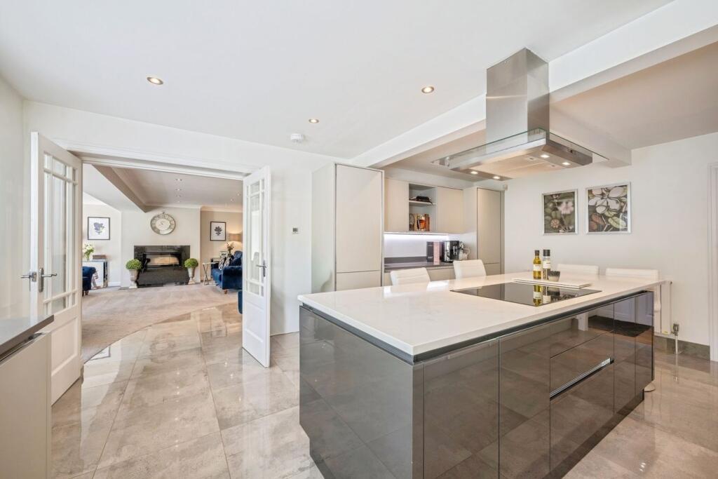 House in Hull - View 5
