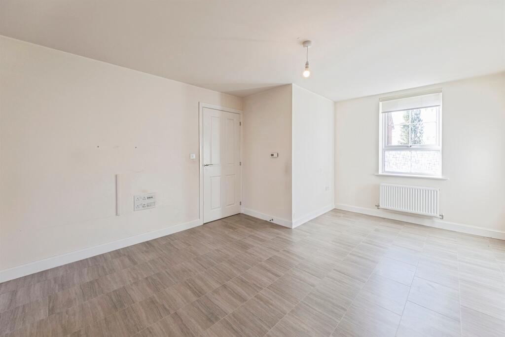 House in Milton Keynes, Broughton and Milton Keynes - View 4